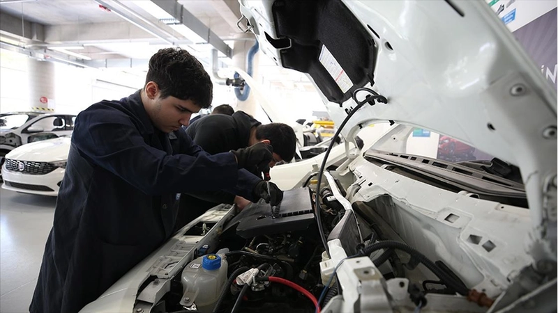 Otomotiv sektörüne eleman yetiştiren meslek lisesi AR-GE çalışmalarıyla da öne çıkıyor