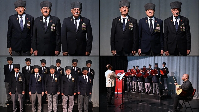 Kıbrıs gazilerinden oluşan koro kahramanlık ezgilerini seslendiriyor