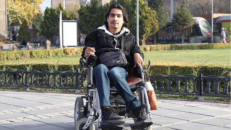 İki üniversite mezunu serebral palsili Hikmet hayallerinin peşinden gidiyor