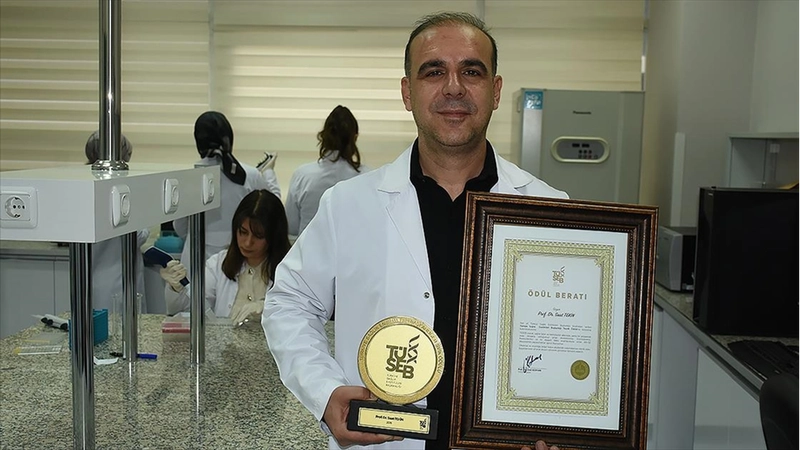 Aziz Sancar Ödülü, Prof. Dr. Suat Tekin