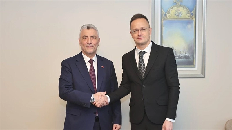 Ticaret Bakanı Bolat, Macaristan Dışişleri ve Dış Ticaret Bakanı ile görüştü