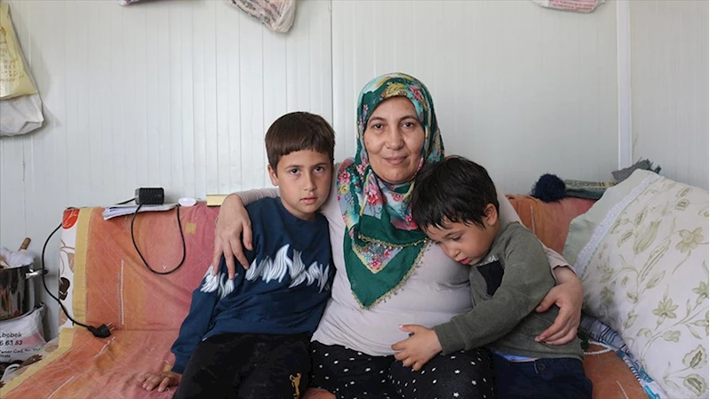 Depremde sağ bacağını kaybeden anne, iki çocuğu için hayata sımsıkı sarıldı