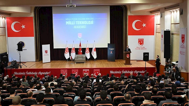 Bakan Kacır: Türk milletinin öz evlatları, gökyüzüne imzalarını attı