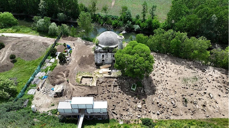Restorasyondaki Evliya Kasımpaşa Camisi