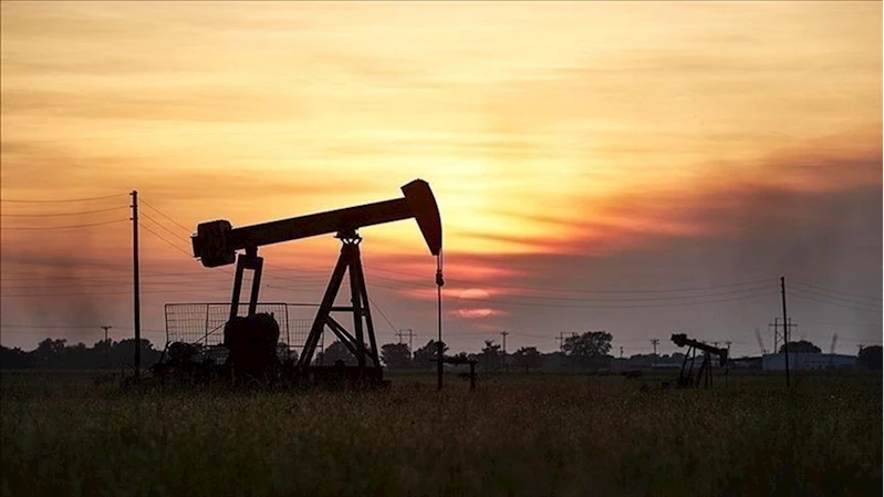 IEA, küresel petrol talebi artış öngörüsünü yukarı yönlü revize etti
