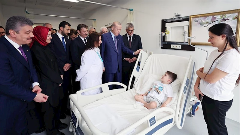 Cumhurbaşkanı Erdoğan, açılışını yaptığı hastanedeki hastaları ziyaret etti 