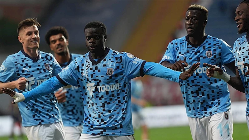 Başakşehir 3 puanı 3 golle aldı