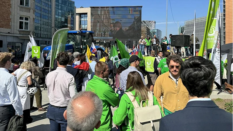 Çiftçilerden AB kurumları önünde protesto