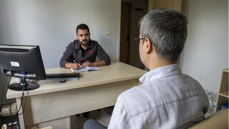 Üniversite yıllarında başlayan şizofreni hastalığını yenip memurluğa atandı