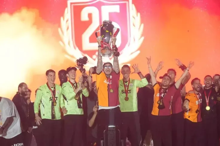 Şampiyon Galatasaray, Süper Lig kupasını Yenikapı