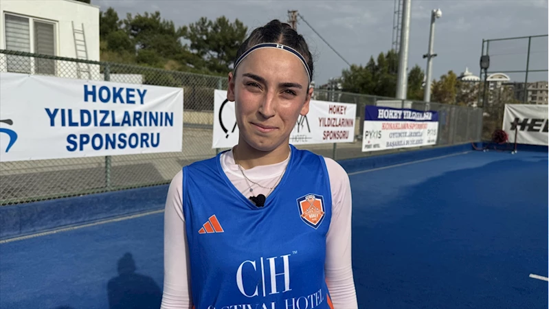 Alanya Yıldızları Hokey Takımı oyuncusu Nur, Süper Lig