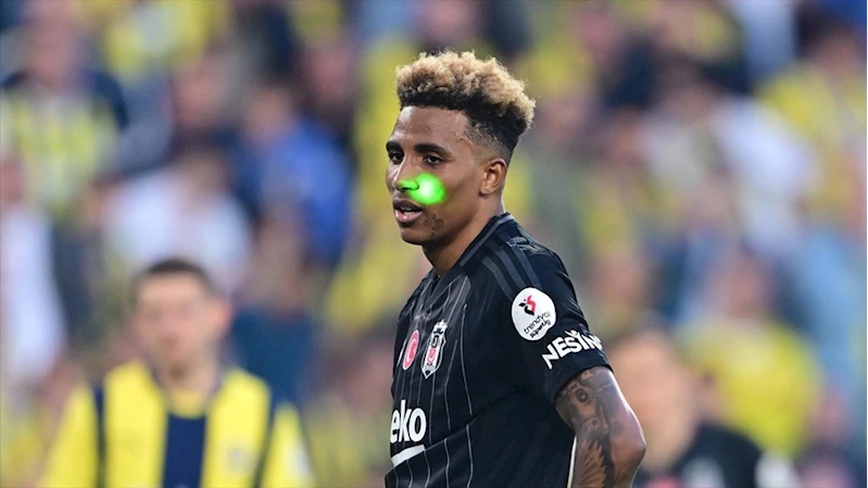 Fenerbahçe-Beşiktaş derbisinde futbolcuya lazer tutan taraftara spordan men cezası