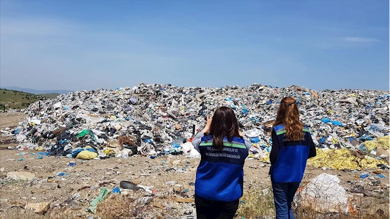 İzmir Büyükşehir Belediyesine açık alanda 