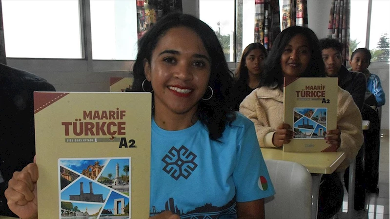 Madagaskarlı gençler ve çocuklar Maarif Okullarında Türkçe öğreniyor