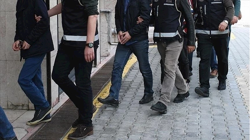 Kişileri kumar oynamaya teşvik ettiği iddiasıyla yakalanan 11 sosyal medya fenomeni adliyede