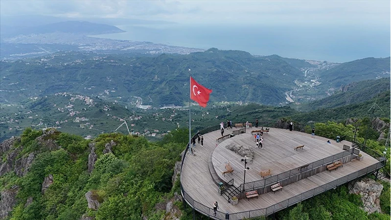 Yoroz Kent Ormanı manzarasını seyir terasından yaklaşık 200 bin kişi izledi