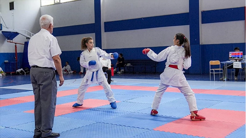 Önce karate sonra halay 
