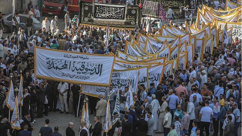 Mısırlı Müslümanlar, Hicri 1447 yılını Kahire sokaklarında zikir, ilahi ve yürüyüşlerle karşıladı