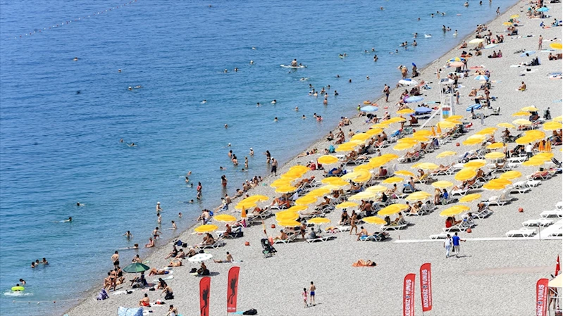Antalya sahillerinde Kurban Bayramı