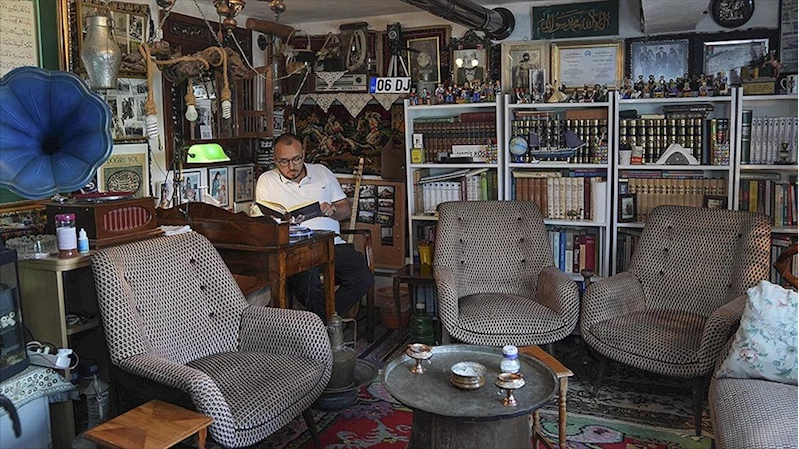 Çeyiz sandığıyla başlayan merak 220 parçalık antika koleksiyonuna dönüştü