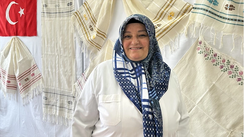 Çocukken babaannesinden öğrendiği dokuma sanatıyla 45 yıldır ilmek ilmek işliyor