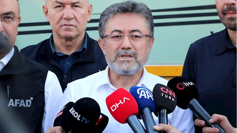 Tarım ve Orman Bakanı Yumaklı: Yerleşim yerlerinde yangının ve rüzgarın hızı düştü
