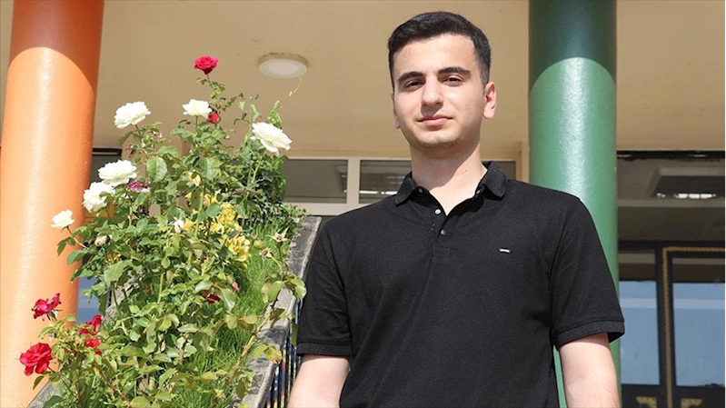 AYT sayısal alanda tam puan alan Ağrılı Onur, başarısını düzenli çalışmaya borçlu