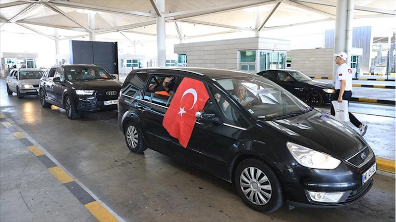 Gurbetçiler sınır kapısında 