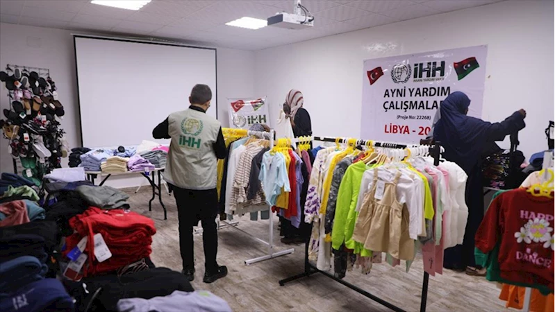 İHH, Libya’daki Sudanlı sığınmacılara giysi ve battaniye yardımı yaptı