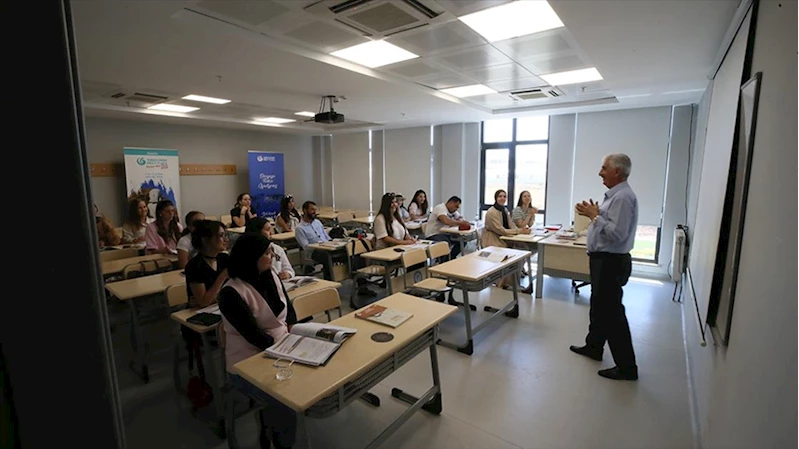 Yabancı öğrenciler öğrendikleri Türkçeyi yaz okulunda pekiştiriyor