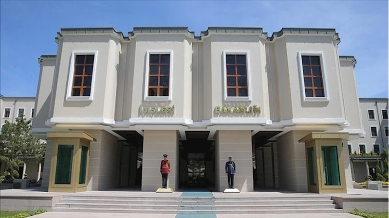 Adana Büyükşehir Belediye Başkanı Karalar ve Büyükçekmece Belediye Başkan Vekili Şahin görevlerinden uzaklaştırıldı