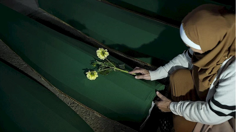 Srebrenitsa Soykırımı’nın 30’uncu yılında toprağa verilecek 7 cenaze, gözyaşlarıyla karşılandı