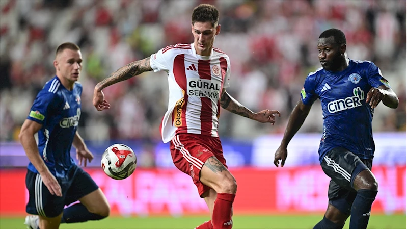 Antalyaspor, sahasında Kasımpaşa