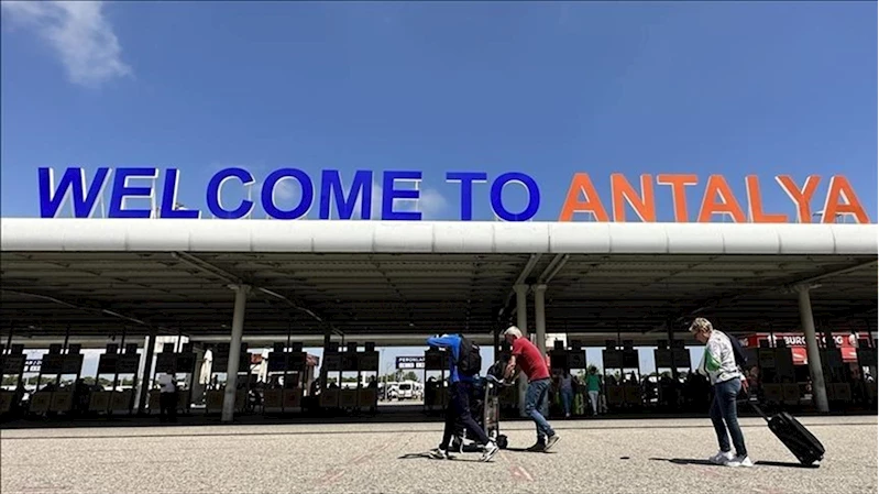 Antalya Havalimanı bir günde 230 bin yolcu ağırladı 
