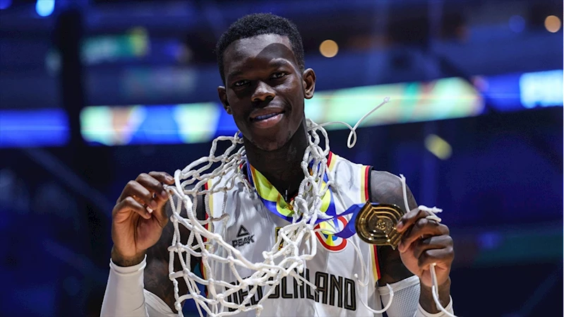 Dennis Schröder, ten rengi yüzünden Almanya