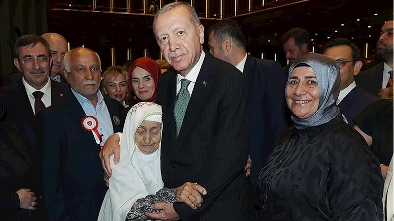 Cumhurbaşkanı Erdoğan, 92 yaşındaki Erzurumlu Şefika Taş ile görüştü