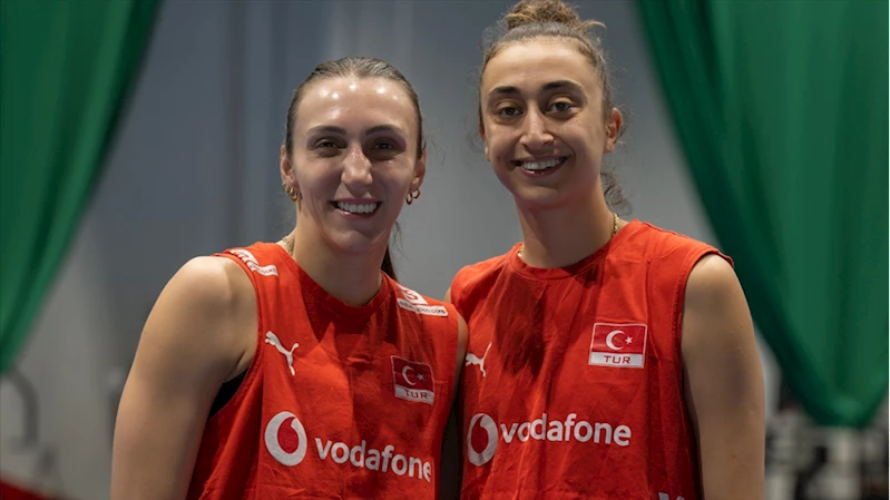 Milli voleybolcular Aslı Kalaç ve Elif Şahin, Slovenya maçını kazanacaklarına inanıyor