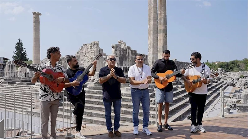 Gipsy Kings by Andre Reyes, Apollon Tapınağı