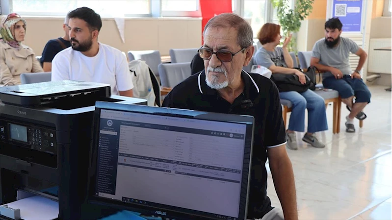 Üniversite okuma hayalini 73 yaşında gerçeğe dönüştürdü